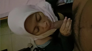 Video Panas Indonesia Berhijab Mengulum Kontol Pacar