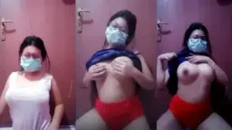 Yuli Pamer Payudara Montok Dan Menggoda