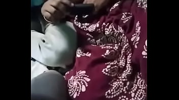 Tiga Orang Bercinta, Suami Hanya Bisa Nonton Istri Dihardik Orang Lain