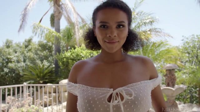 Alina Ali Merengek Tak Puas, Ingin Dihamili Lagi