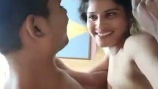 Bercinta Liar Dengan Devika Bhabhi Yang Menggairahkan