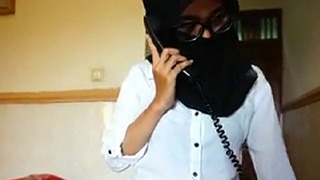 Pelayan Hotel Menggoda Miss Hijab Di Kamar, Ajak Berhubungan Intim