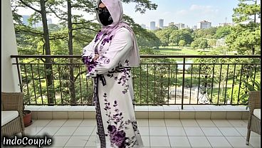 Istri Berhijab Yang Haus Nafsu Dan Doyan Selingkuh, Akhirnya Kutemui Di Koridor Kampus Yang Sepi