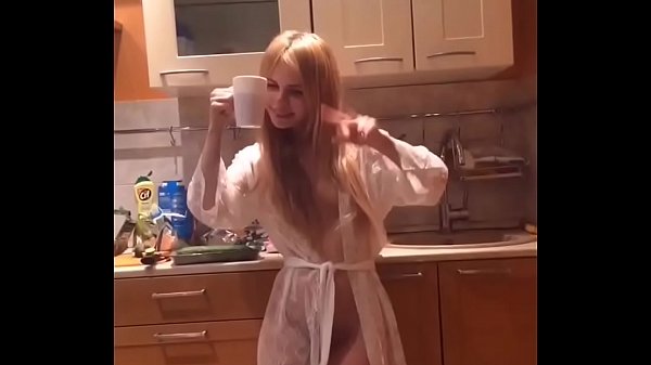 Alexandra Menggoda Di Dapurnya – Sorotan Terpanas Dari Live Vk