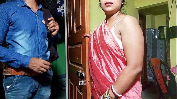 ब्रा बेचने वाले ने भाभी को लुभाकर जबरदस्त चुदाई की, हिंदी में गरमागरम आवाज़ के साथ