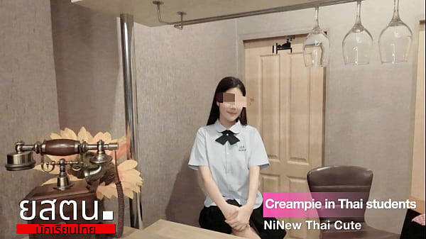 นักเรียนสาวม.ปลาย โดนเย็ดหน้ากระจกจัดหนักก่อนไปโรงเรียน