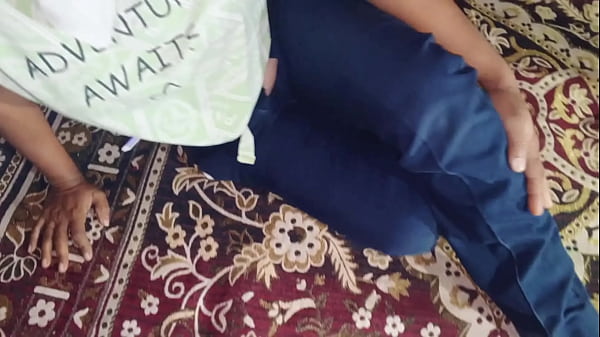 Desi Bhabhi Ka Garam Pani Devar Ke Upar Chhut Gaya Zor Zor Se Chudte Hue.