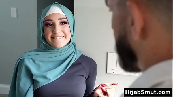 Gadis Muslimah Polos Digoda Dan Dibentuk Oleh Pelatih Sepak Bolanya