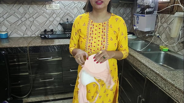 Desi Bhabhi Bartan Dhote Hue Kitchen Mein Thi Jab Devar Ne Aake Kaha, “bhabhi, Aapka Rasila Chut Chahiye, De Dogi Kya?”