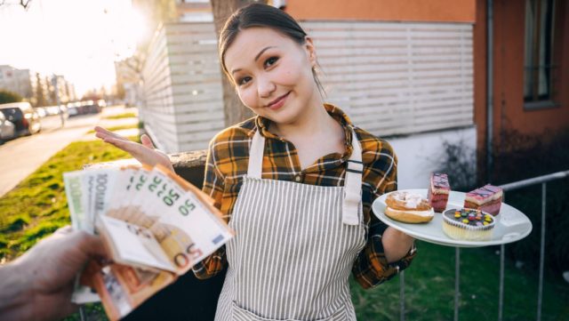 Agen Publik: Kue Krem Dan Isian Krim Panas Di Dalam
