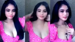 Kylie Belahan Payudara Montok