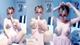 Mengintip Miss V Yang Basah Dan Menggoda Dengan Klitoris Yang Membengkak