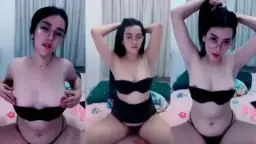 Rosa Makin Hot Dan Binal, Pose Ngangkang Yang Menggoda