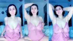 Tante Viona Dengan Payudara Besar Menggoda Dan Mengintip