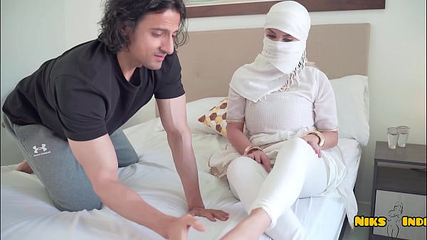 Gadis Muslimah Berpayudara Besar Yang Patuh Dihardcore Oleh Cowok Desi