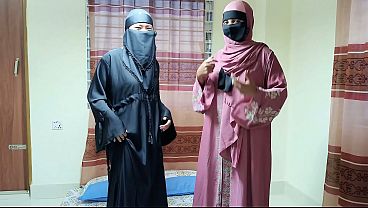 Kakak Berhijab Dan Adik Tirinya Mendambakan Kontol Gede Kakak Tiri Di Dalam Memek Sempit Mereka