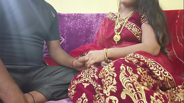 भाभी ने सुहागरात की रस्म से पहले, अपने देवर के साथ गहरी अंतरंगता का रसपान किया, उनकी देह पर घागरा-चोली की सिल्क उनके उत्तेजक स्पर्श में बाधक न बन सकी।