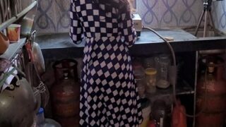 Istri Nakal Menggoda Dewar Di Dapur Dengan Nafsu Membara