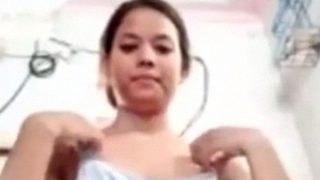 Video Cewek Guwahati Telanjang Dada Lepas Bra