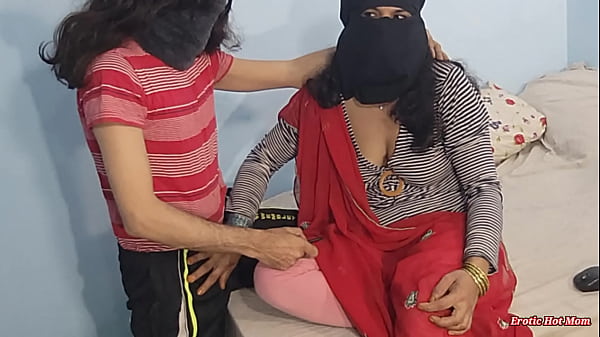 Moga Cewek Lo Nggak Sepanas Ini, Ngentot Memek Desi India-nya Yang Sempit Sambil Dia Pake Hijab Muslim, Erangan Panasnya Yang Keras Dan Seksi Dalam Bahasa Hindi