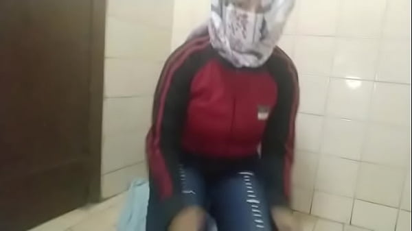 Muslimah Arab Tampilkan Vagina Basah Dan Muncrat Di Webcam Live, Ganti Waktu Salat Dengan Masturbasi