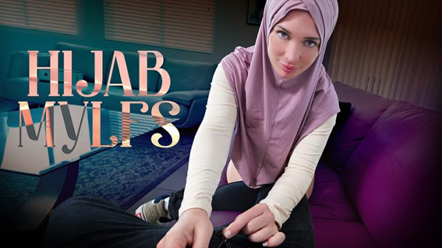 Ibu Rumah Tangga Berhijab, Diam-diam Menggairahkan