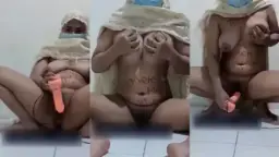 Jameela Pake Mukena, Siap-siap Diomekin Dari Belakang.