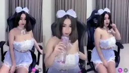 Pelayan Kafe Cosplay Zf Key Dengan Gaya Sensual Dan Menggoda