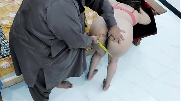 Penjahat India Menggila, Ngentot Perempuan Desa Gawar Berpantat Besar Seperti Jalang, Keras Dan Kasar Gaya Doggy Dengan Audio Hindi Jelas Dan Bicara Mesra
