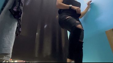 Ganti Baju Di Ruang Ganti, Cewek Rusia Montok Dengan Pentil Besar Dan Menggoda.