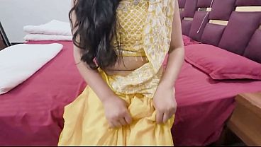 Bhabhi Bas Gili Chut Se Hi Manati Hai, Jab Devar Ka Gussa Aata Hai.