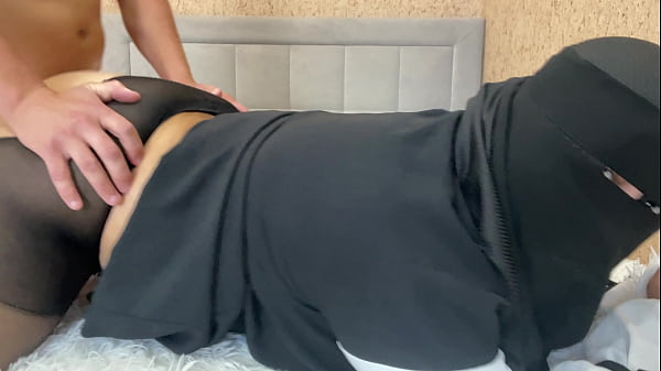Nyonya Arab Montok Nungging Di Atas Kontolku Dan Ku Crot Di Memek Ketatnya