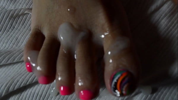 Sperma Di Kaki Seksi Istri Asia