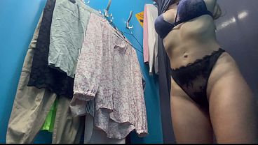 Ganti Baju Di Ruang Ganti, Ada Kamera Tersembunyi, Cewek Rusia Montok Dengan Puting Tembus Pandang.