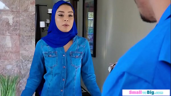 Gadis Arab Kecil Digebuk Dua Pria Gede