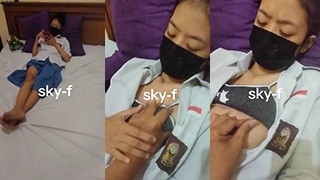 Masih Pake Seragam Sekolah, Tapi Udah Nggak Pake Celana Dalem.