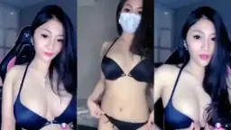 Reva Si Selebgram, Host Live Bar2 Mangga Yang Bikin Ngilu, Goyangannya Bikin Greget.