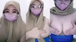 Ukhti Berkacamata Pamer Belahan Dada Montok Bikin Ngiler