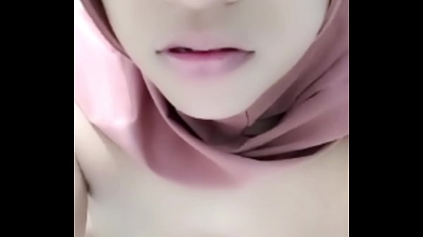 Vcs Bareng Selingkuhan, Suami Lagi Gak Di Rumah, Enak Banget Mainin Badan Sambil Ngumpet-ngumpet.