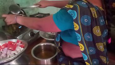 Ibu Rumah Tangga India Main Masak-masak Sambil Main Di Ranjang Sama Pacar.