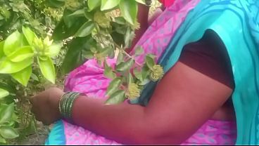 Bhabhi India Digarap Di Kebun Desa, Makin Kencang Makin Basah