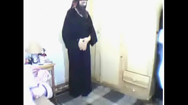 Gadis Arab Sholat Dulu, Lalu Colmek Sambil Nahan Desah.
