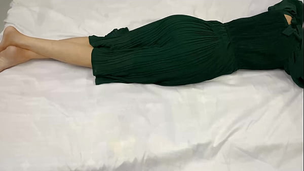 Adik Tiri Ku Yang Baru 18 Tahun Sendirian Di Kamar, Aku Masuk Diam-diam Dan Ngentot Memeknya Sampai Malam.