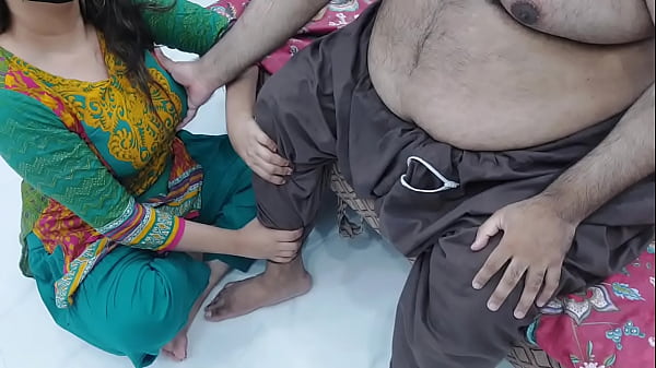 Cewek India Anak Tiri Lagi Pijit Kaki Gue Sambil Gue Remas-remas Toketnya, Makin Panas, Audio Hindi Kotor Jelas Banget.