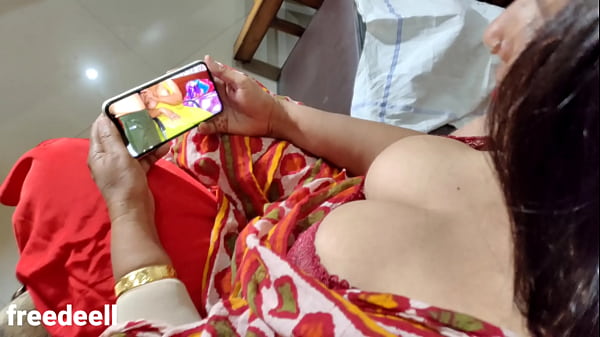 Suster Tiri Lagi Nonton Bokep, Hindi Jelas, Rekaman Sendiri.