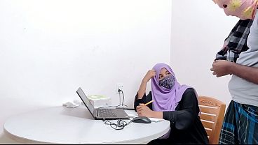 Bankir Hijab Montok Digebuk Petani Kampung Desa, Crot Di Dalem
