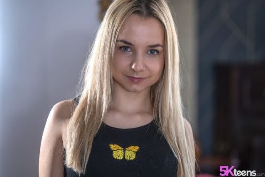 5k Bokep – Mona Blue Montok Mulus Minta Digojlok, Mulus Pink Mungil