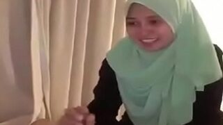 Hijabnya Dilepas, Dosennya Digebukin Habis-habisan Di Ranjang