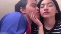 Sepasang Sejoli Lagi Main Panas Di Kamar Kos, Nggak Mikir Orang Lain.