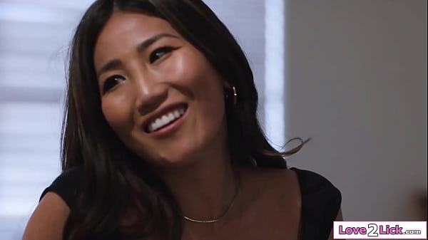 Kamu Mau Bikin Kenangan Lesbian Terakhir Di Kamar Lama Mu Yang Penuh Nafsu?